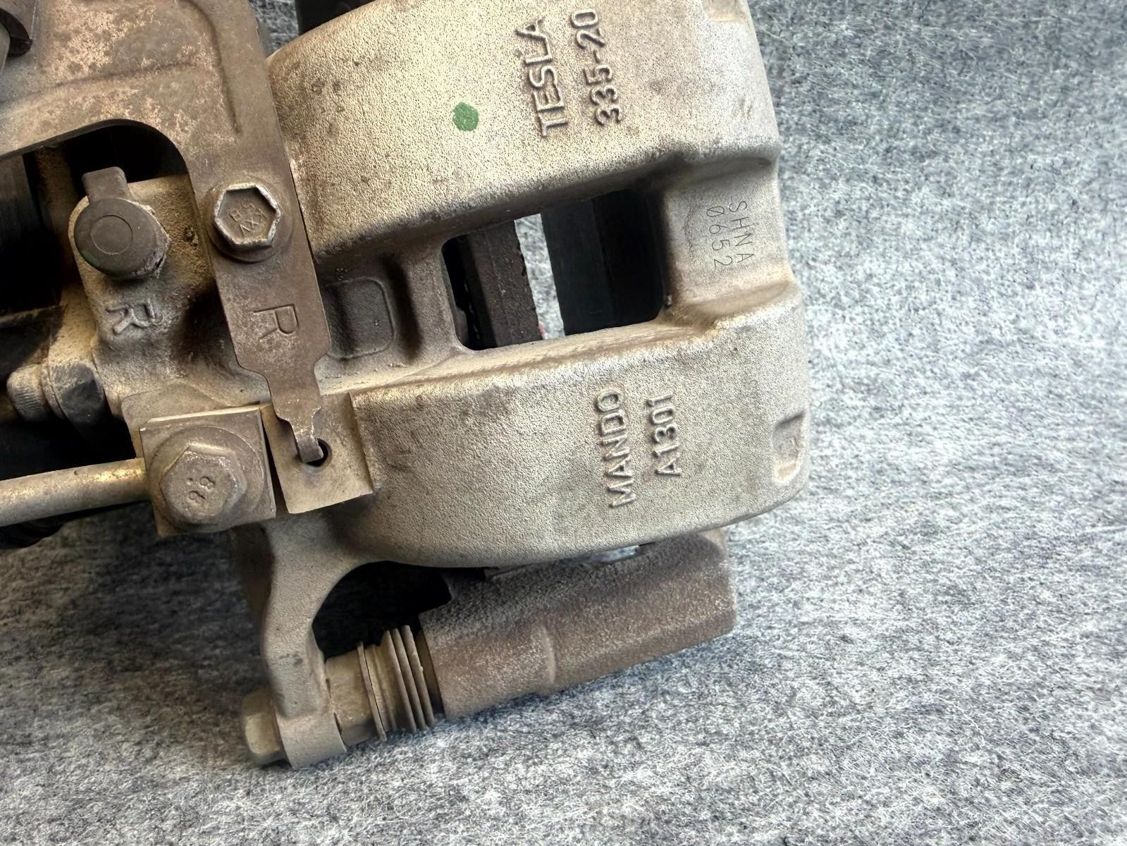 ♦️2017-2023 TESLA MODEL 3 Y RIGHT PASSENGER SIDE BRAKE CALIPER OEM, 1044624-00-H