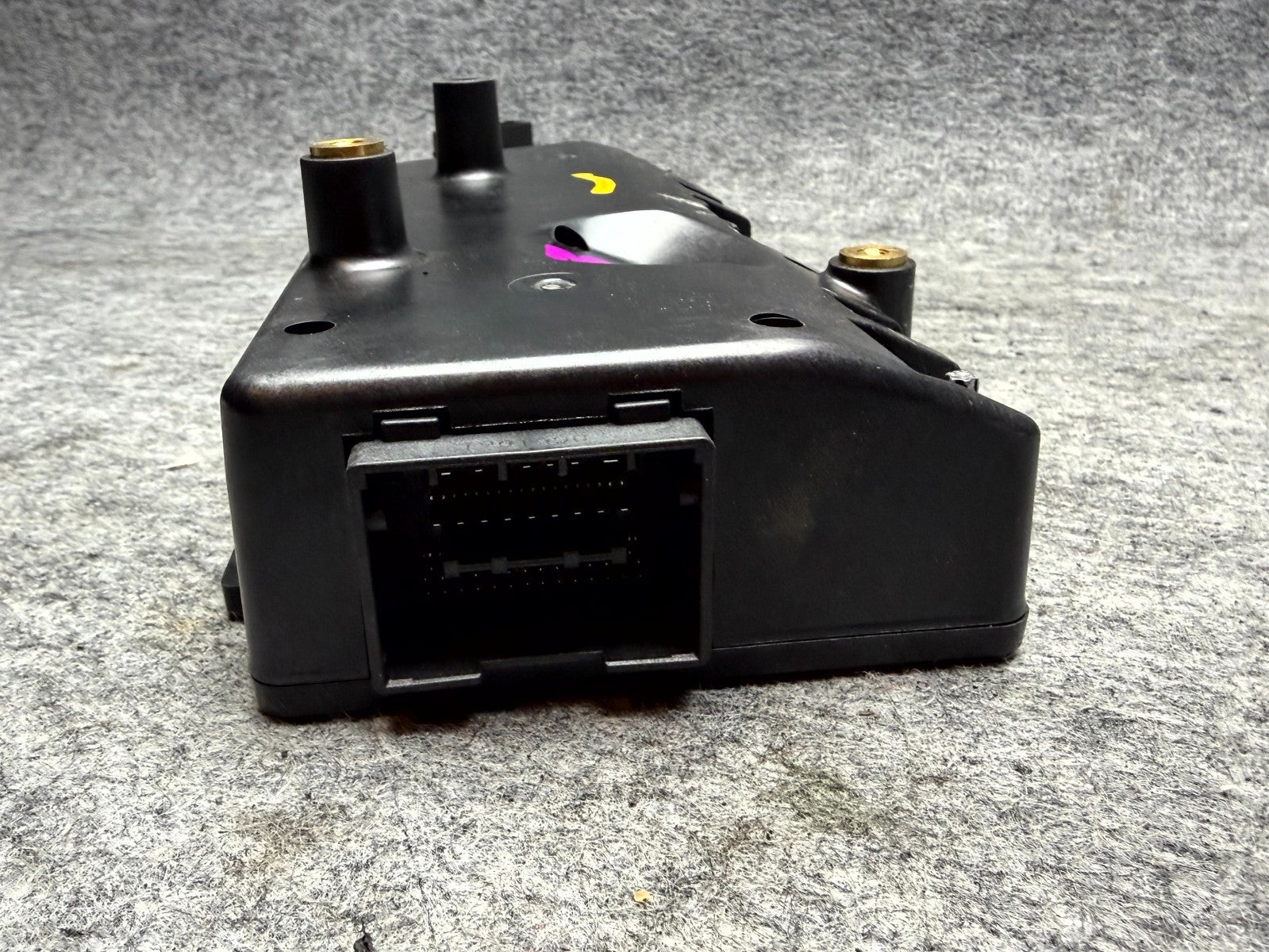 ♦️17-23 TESLA MODEL 3 HIGH VOLTAGE BATTERY CONTROLLER BRACKET OEM, 1106394-11-H