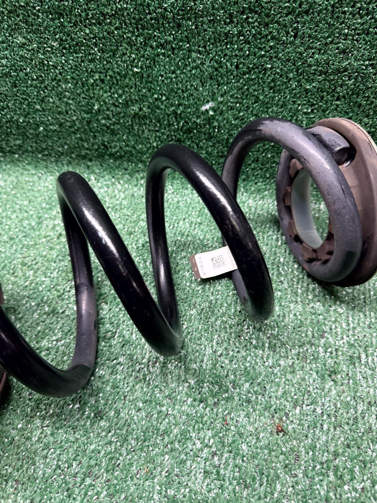 ♦️20–23 TESLA MODEL Y REAR RIGHT OR LEFT COIL SPRING OEM, 1188474-00-B
