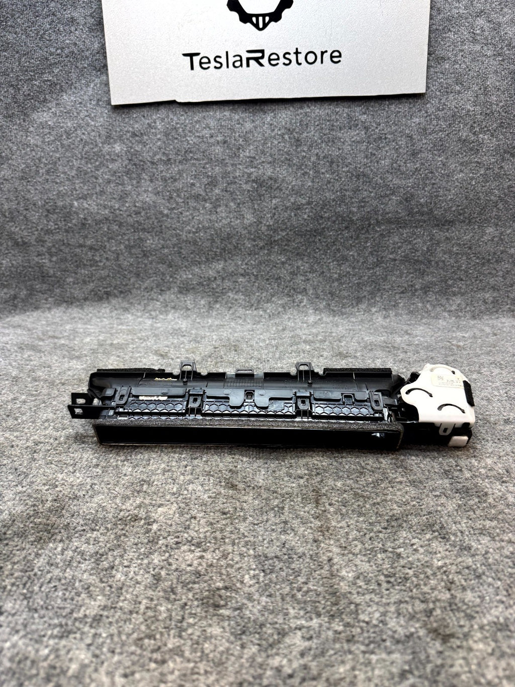 2017–2023 TESLA MODEL 3 FRONT RIGHT AIR VENT GRILLE COVER TRIM OEM, 1083325-00-G