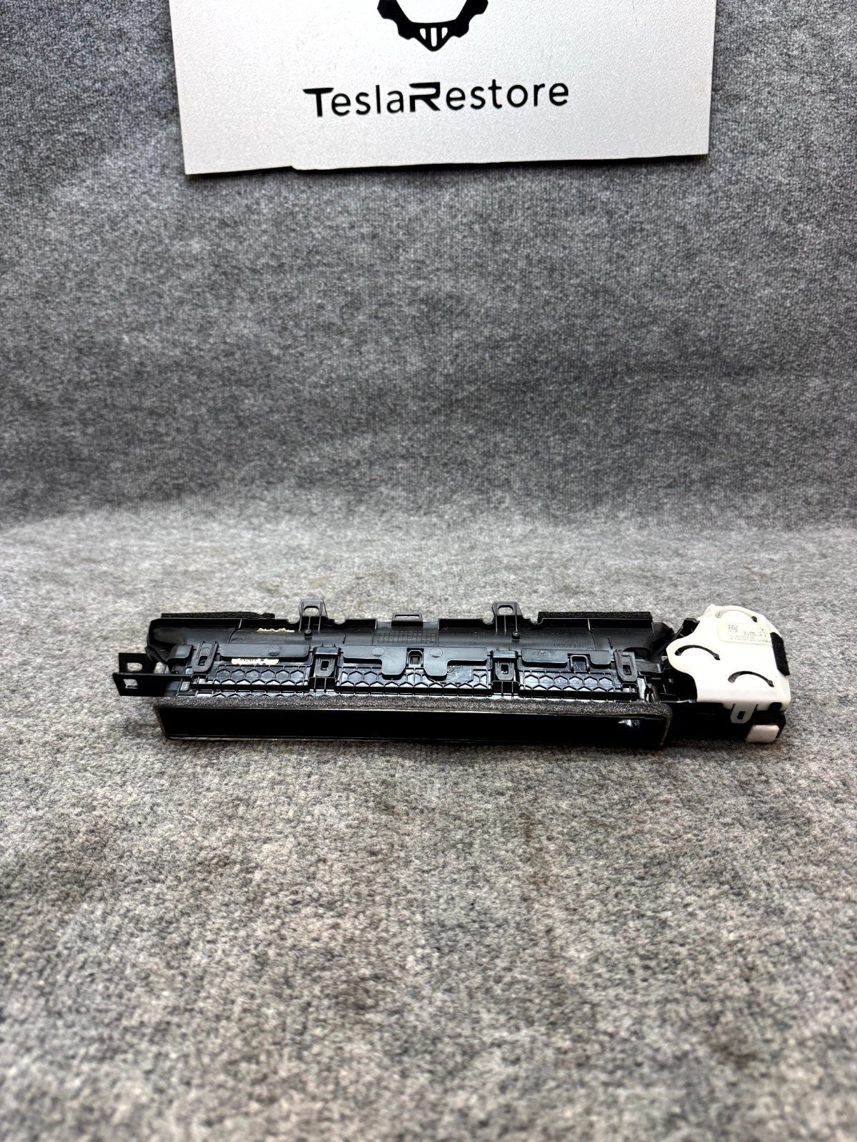2017–2023 TESLA MODEL 3 FRONT RIGHT AIR VENT GRILLE COVER TRIM OEM, 1083325-00-G
