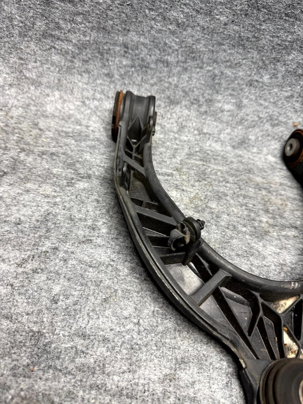 ♦️2017 - 2023 TESLA MODEL 3 FRONT RIGHT SIDE UPPER CONTROL ARM OEM, 1044324-00-F