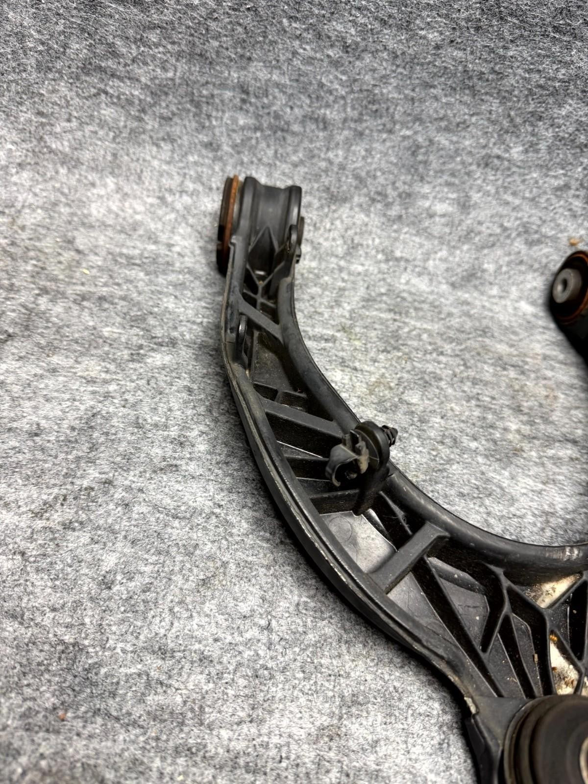 ♦️2017 - 2023 TESLA MODEL 3 FRONT RIGHT SIDE UPPER CONTROL ARM OEM, 1044324-00-F