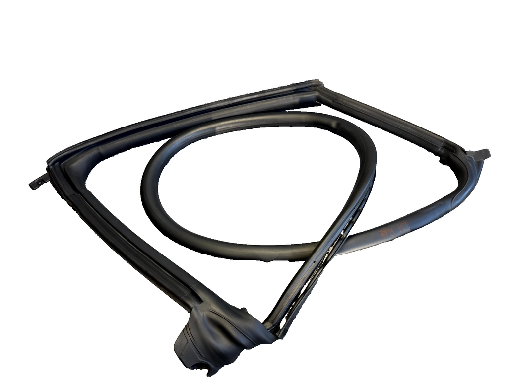 ♦️12-20 TESLA MODEL S REAR LEFT DOOR WINDOW WEATHERSTRIP SEAL OEM, 1038407-00-A