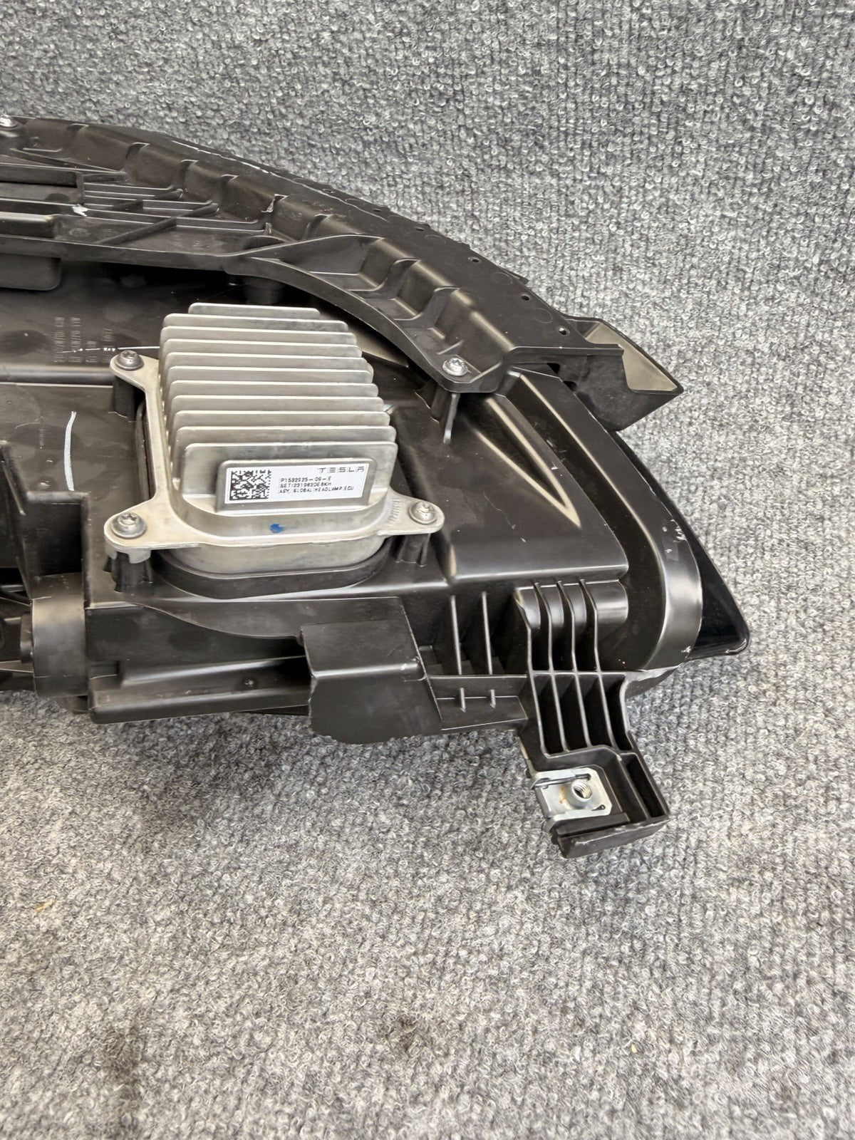 OEM 2021 - 2024 Tesla Model Y Right Passenger Matrix LED Headlight 1514953-00-D