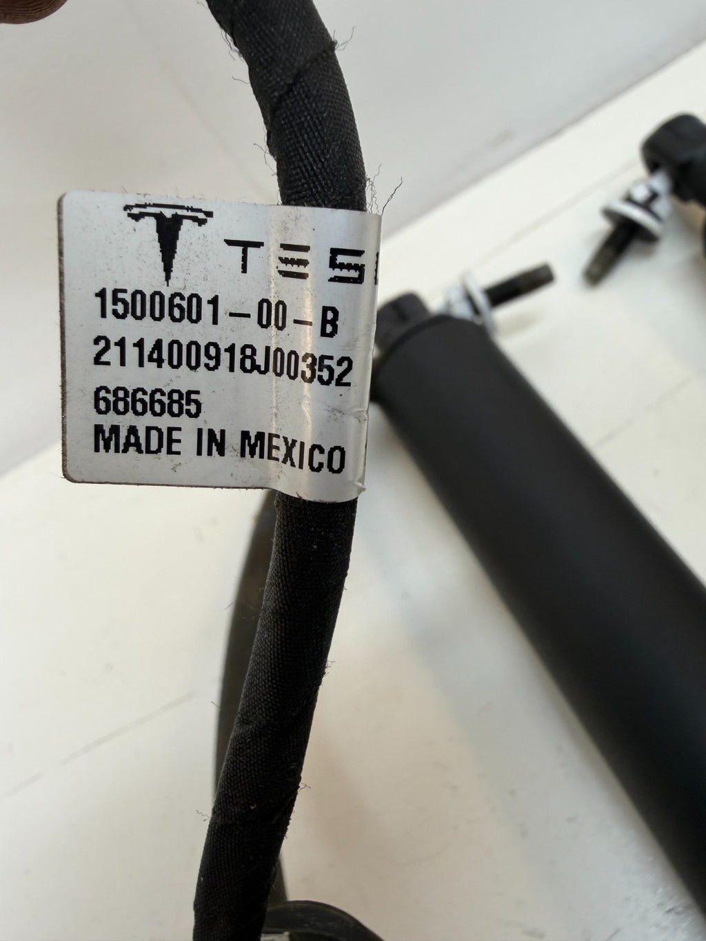2020-2023Tesla Model Y Liftgate Trunk Struts Shocks Set 1500601-00-B