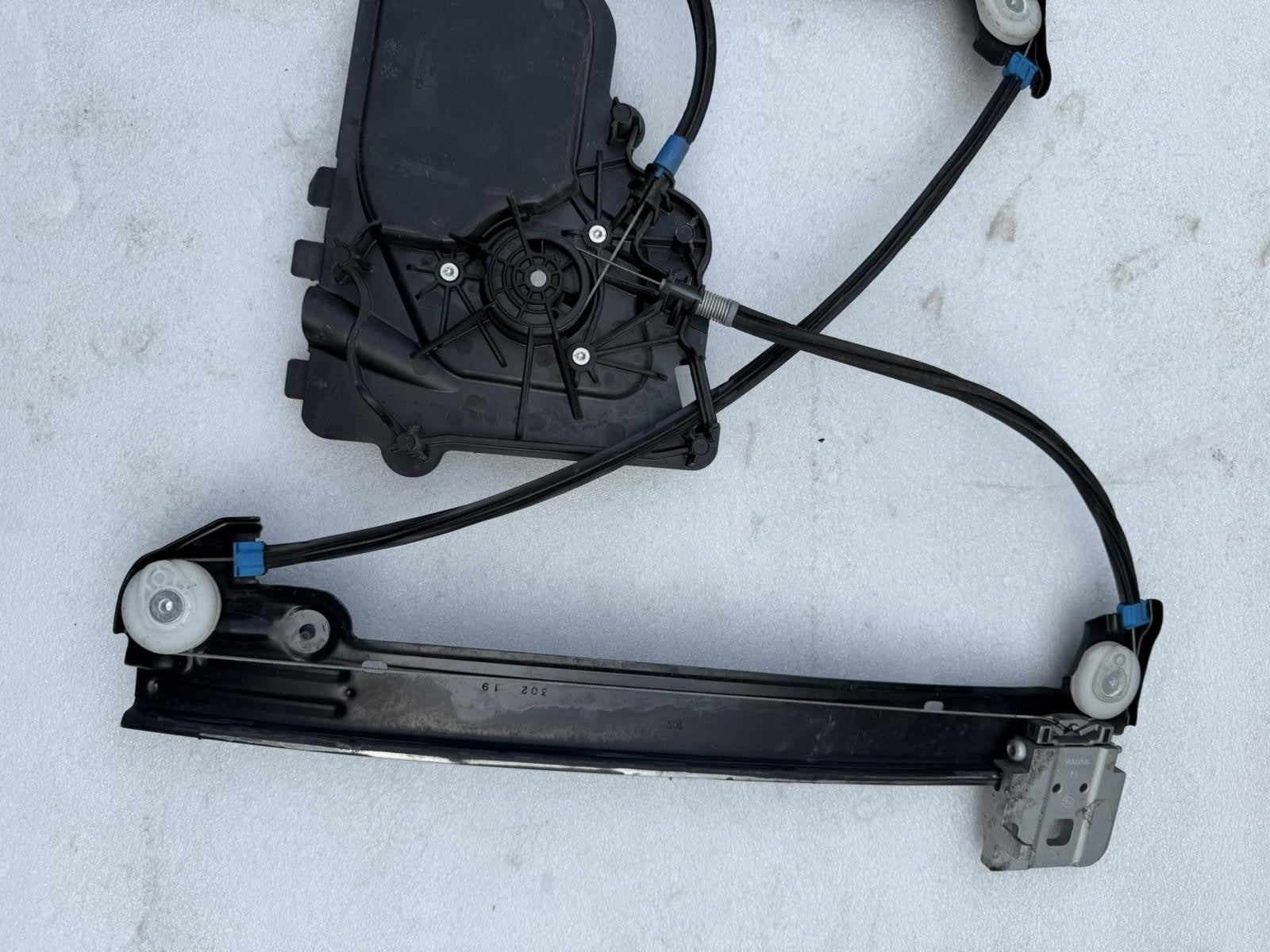 ♦️17-23 TESLA MODEL 3 FRONT LEFT DOOR WINDOW REGULATOR & MOTOR  OEM,1096620-14-J