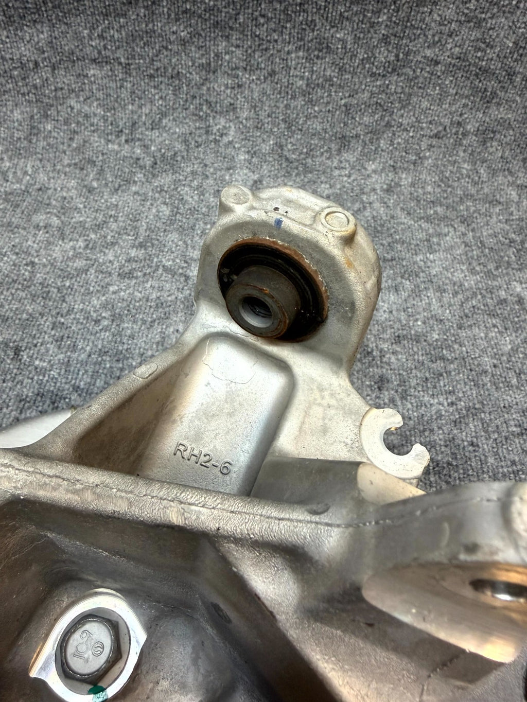 2020-2024 TESLA MODEL Y REAR RIGHT SPINDLE KNUCKLE HUB & SHIELD OEM,1188416-00-F