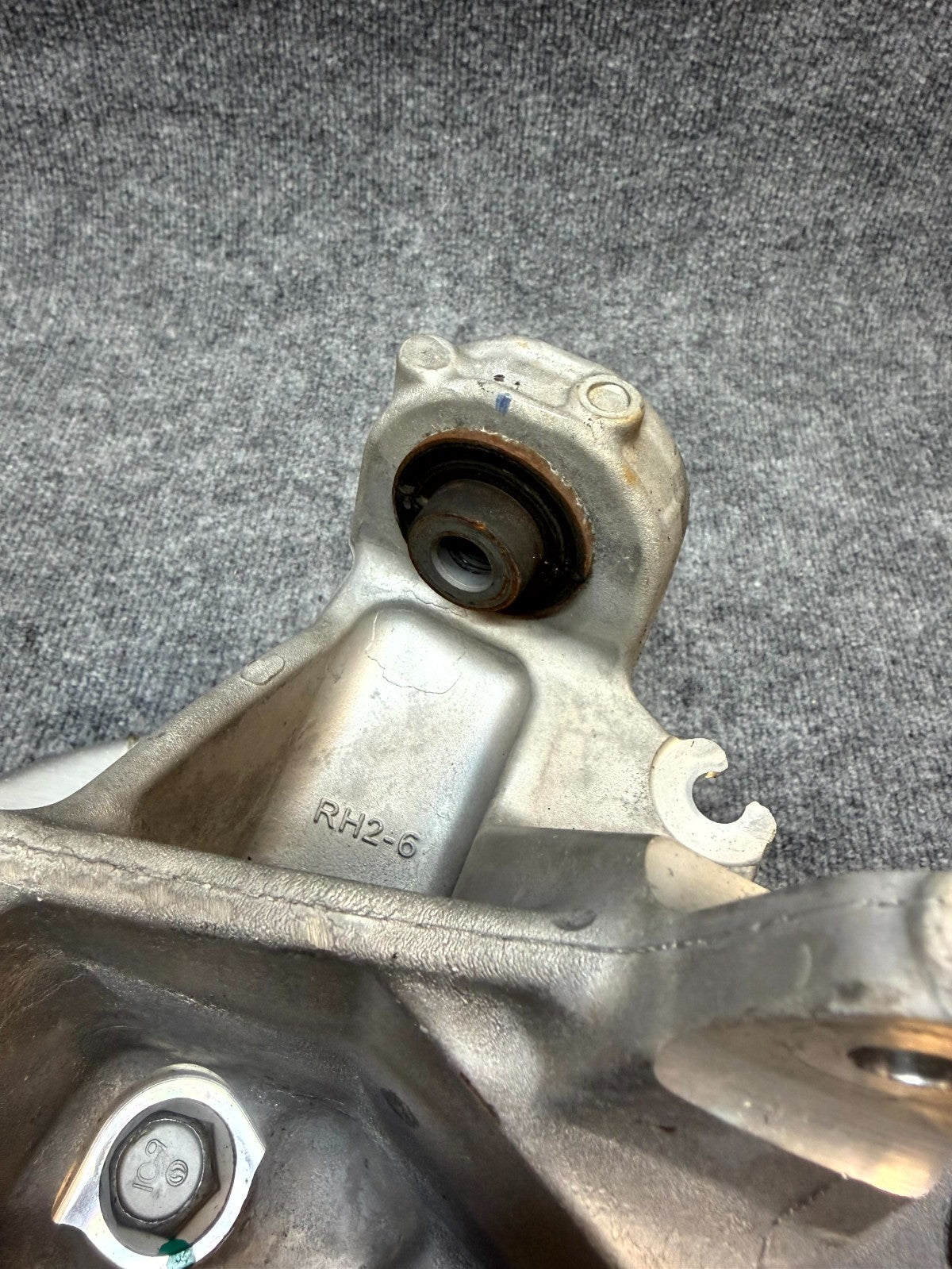 2020-2024 TESLA MODEL Y REAR RIGHT SPINDLE KNUCKLE HUB & SHIELD OEM,1188416-00-F