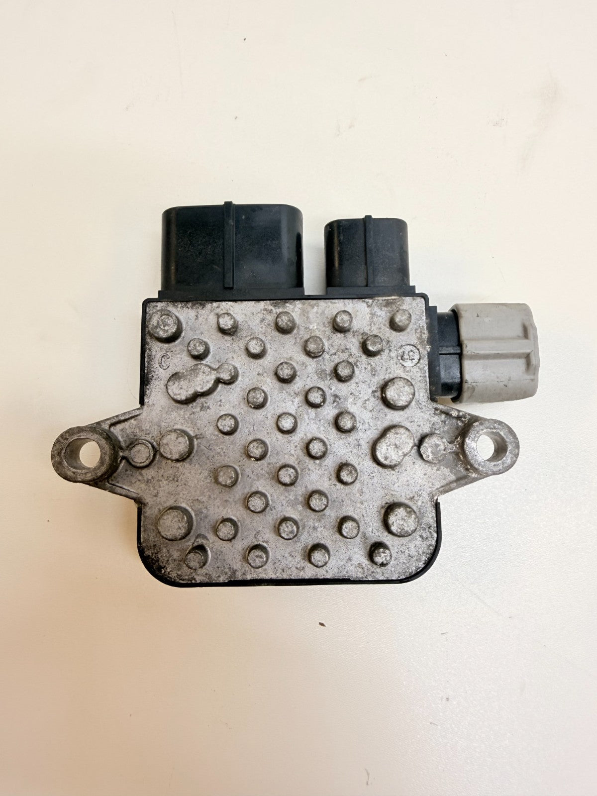 2017–2020 Tesla Model S Radiator Cooling Fan Control Module Unit