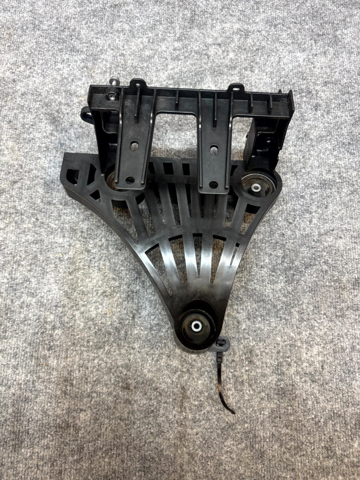 17-23 TESLA MODEL 3 AIR CONDITIONING COMPRESSOR PUMP MOUNT BRACKET OEM,166701400
