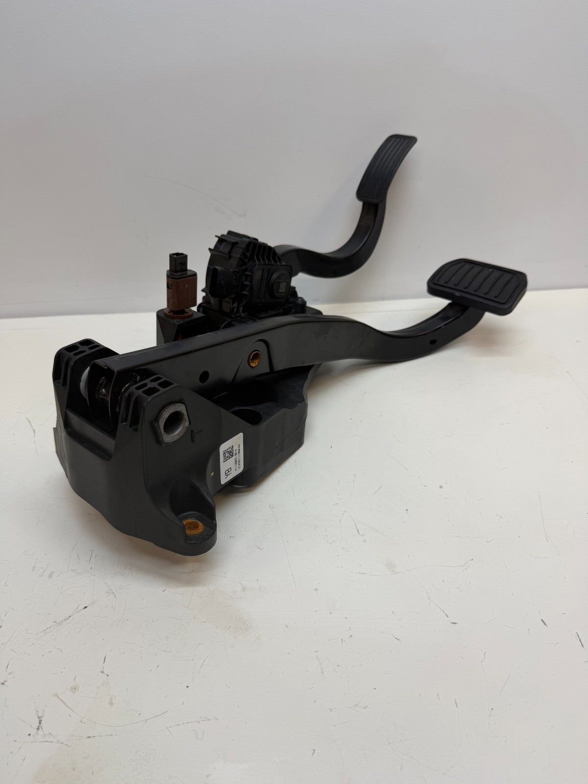 2017-2023 Tesla Model Y Accelerator Brake & Gas Pedal Set 1188691-00-B