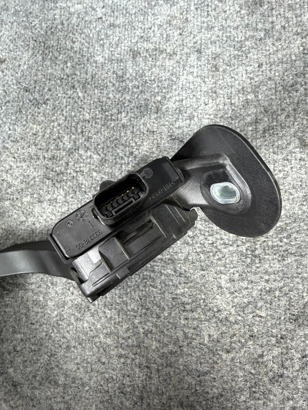 2012 - 2020 Tesla Model S Accelerator Throttle Pedal Assembly OEM, 6PV933370-17