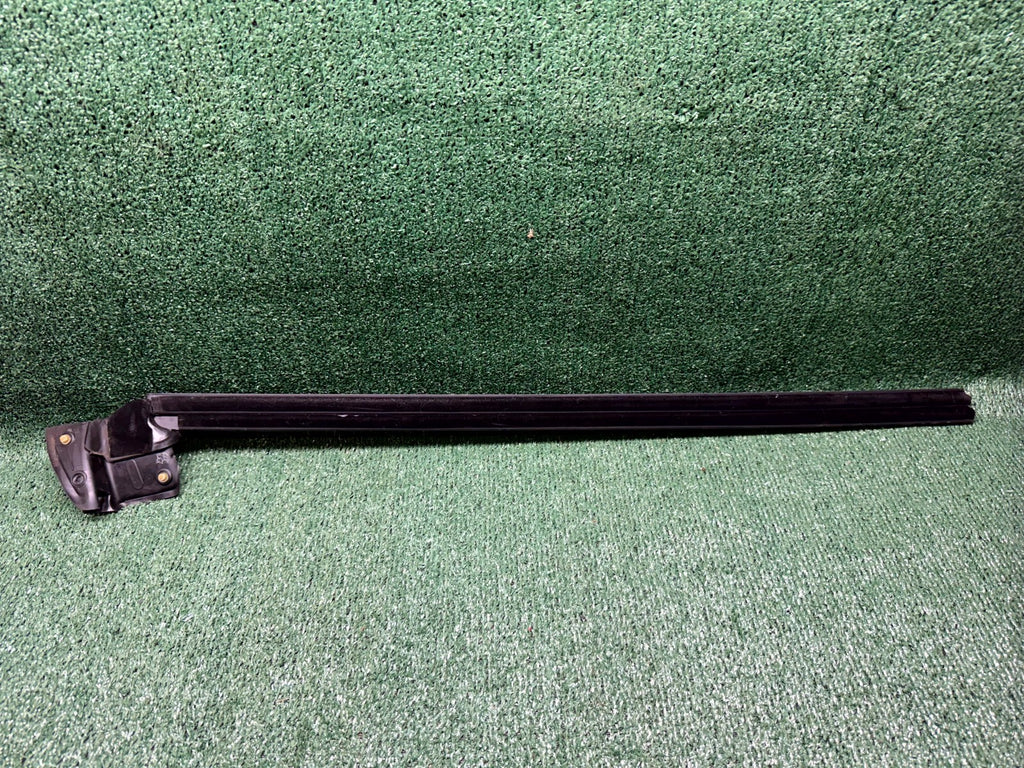 ♦️2020-2023 TESLA MODEL Y FRONT RIGHT DOOR WINDOW BELT MOLDING OEM, 1516943-00-A