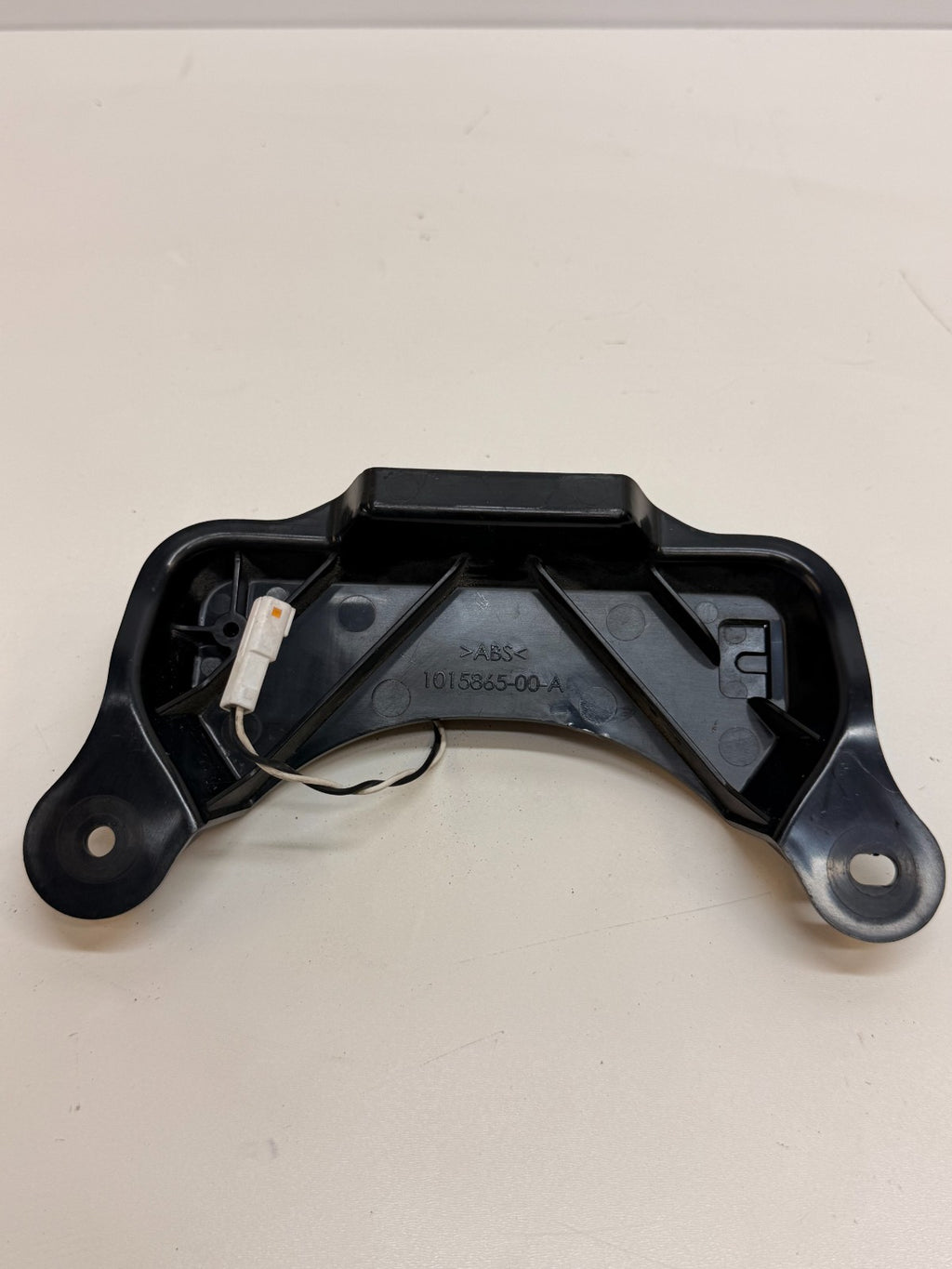 2012-2020 TESLA MODEL S REAR KEYLESS ENTRY ANTENNA CONTROL MODULE W/ BRACKET