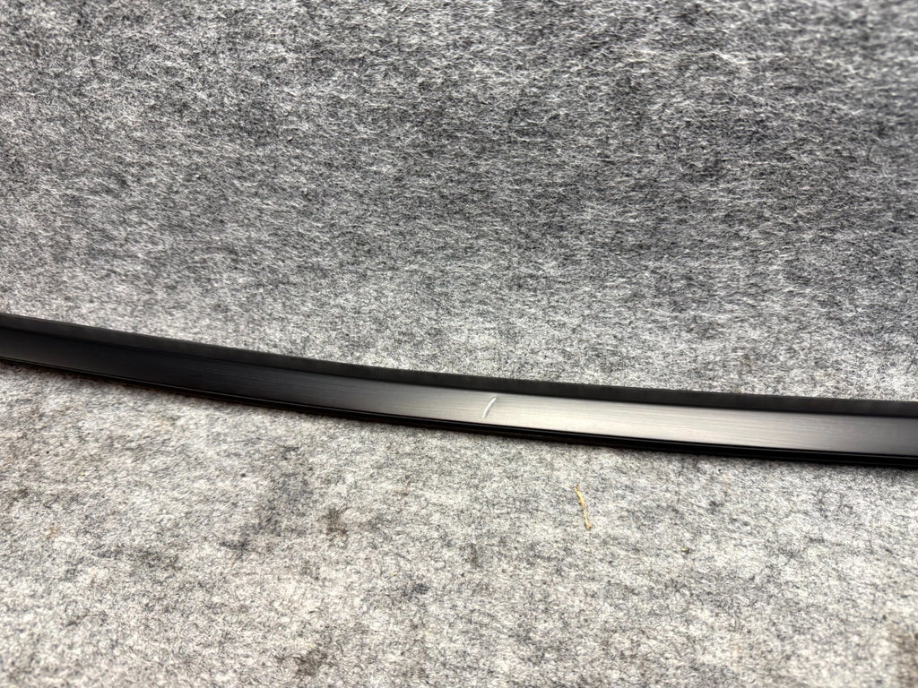 ♦️17-23 TESLA MODEL 3 FRONT RIGHT DOOR WINDOW OUTER BELT MOLDING OEM, 108068401I
