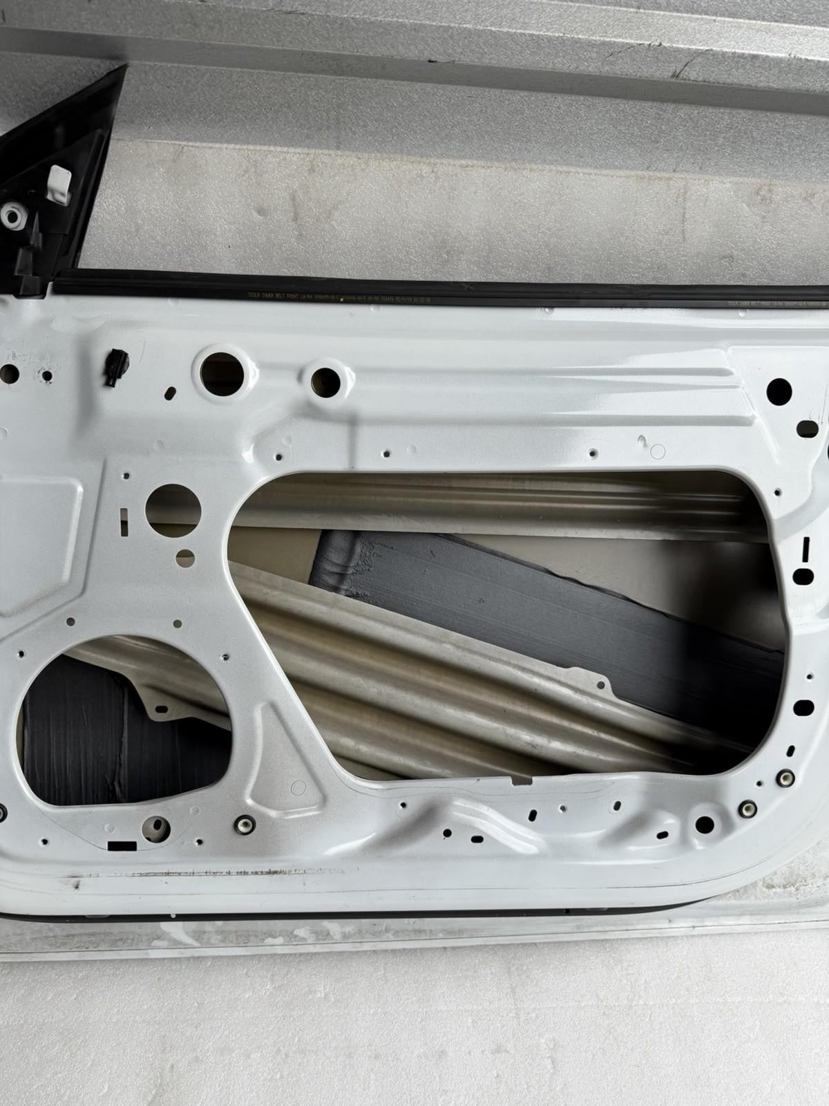 ♦️2017-2020 Tesla Model 3 Front Passenger Door Shell Panel Right RH White