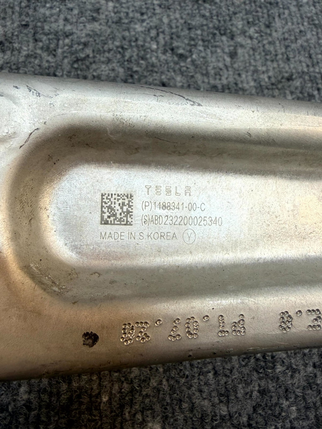 2020 - 2024 TESLA MODEL Y FRONT RIGHT / LEFT LOWER CONTROL ARM OEM, 1188341-00-C