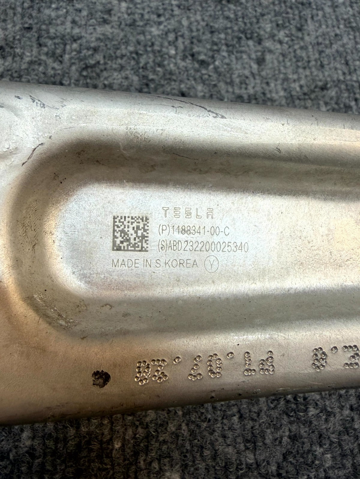 2020 - 2024 TESLA MODEL Y FRONT RIGHT / LEFT LOWER CONTROL ARM OEM, 1188341-00-C