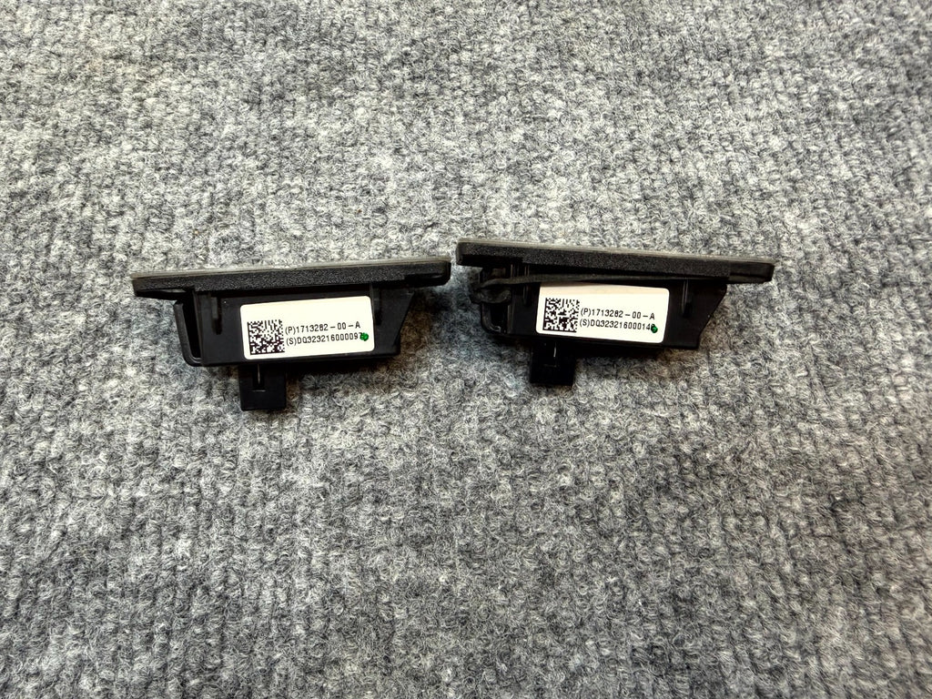 17 - 24 TESLA MODEL 3 Y REAR LEFT OR RIGHT LICENSE PLATE LIGHT OEM, 1713282-00-A