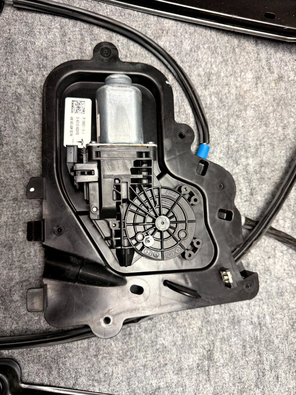 ♦️2017-2023 TESLA MODEL 3 FRONT RIGHT SIDE DOOR WINDOW REGULATOR OEM, 109662114J