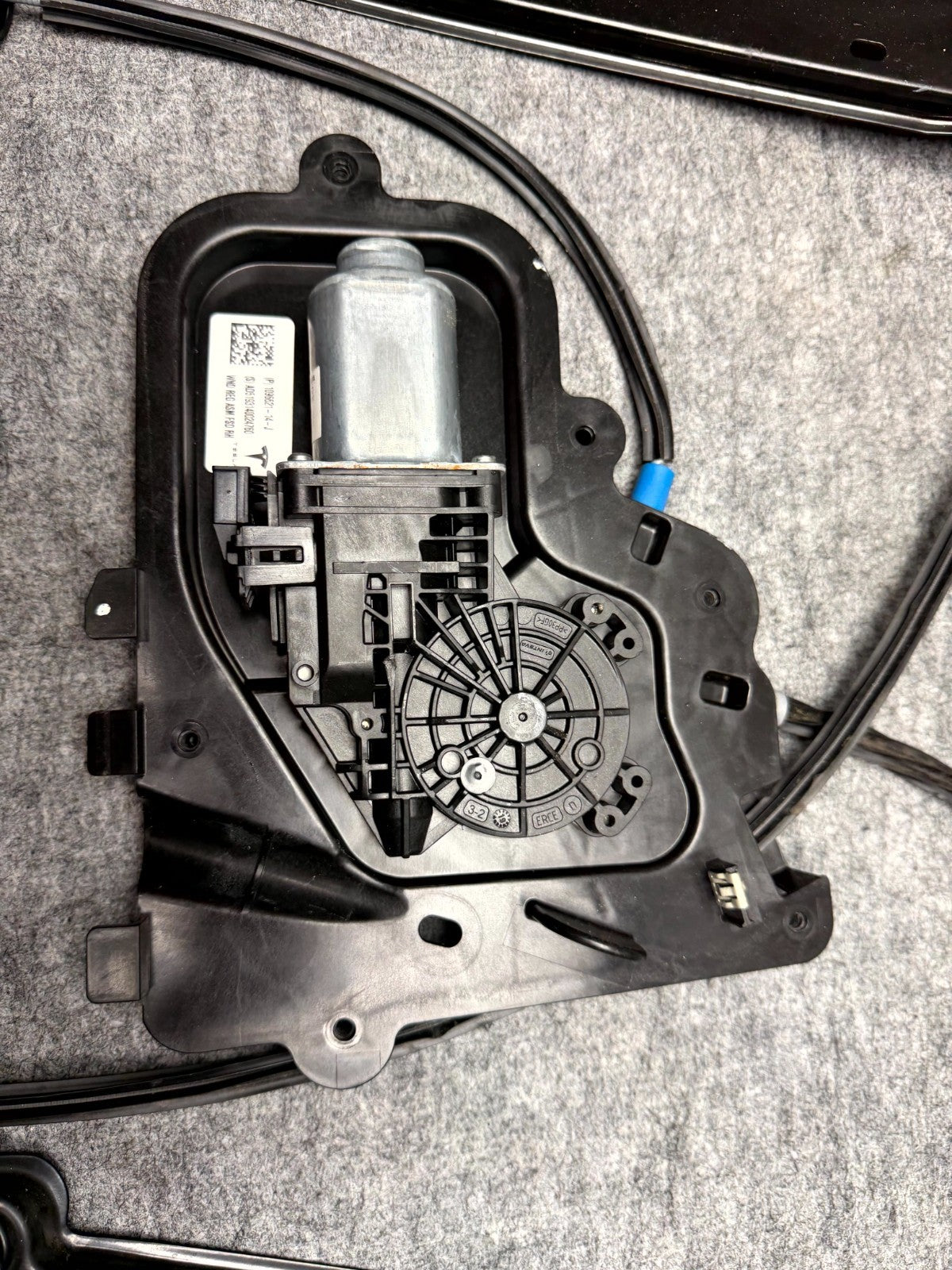 ♦️2017-2023 TESLA MODEL 3 FRONT RIGHT SIDE DOOR WINDOW REGULATOR OEM, 109662114J