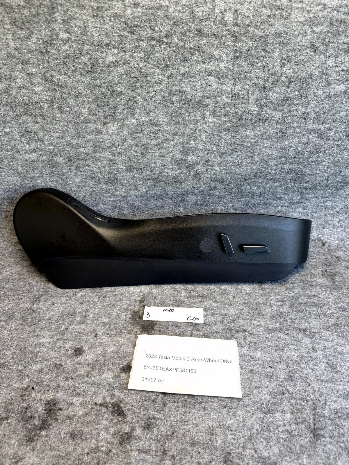 ♦️17–23 TESLA MODEL 3 FRONT RIGHT SEAT SWITCH OUTER TRIM COVER OEM, 1098349-00-G