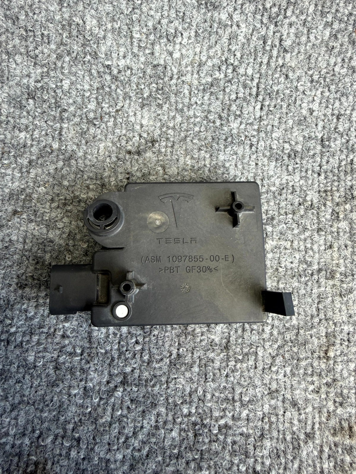 2017 – 2023 TESLA MODEL 3 REAR BUMPER BODY CONTROL MODULE BCM OEM, 1097855-00-E