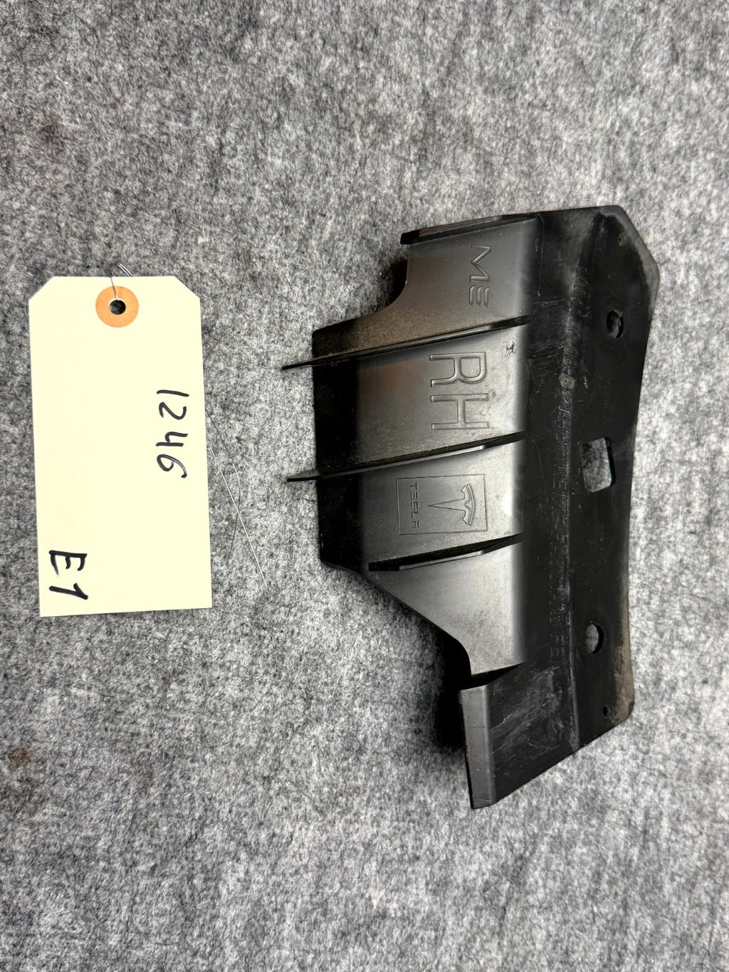 ♦️17-23 TESLA MODEL 3 FRONT RIGHT UPPER BUMPER SUPPORT BRACKET OEM, 1084170-00-B