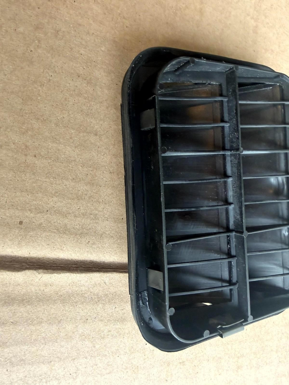 ♦️14-20 TESLA MODEL S REAR LEFT RUBBER FLAP AIR VENT GRILLE OEM, 2F2A-B280B62-AB