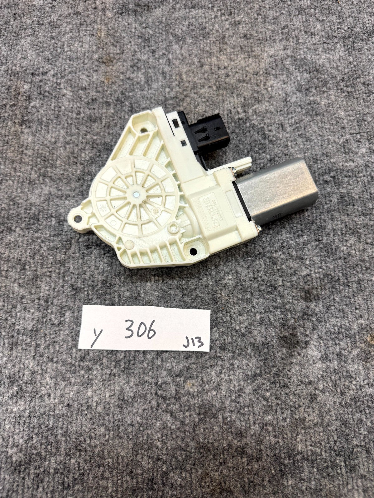 2020 - 2024 TESLA MODEL Y FRONT RIGHT WINDOW REGULATOR MOTOR OEM, 1526797-00-E