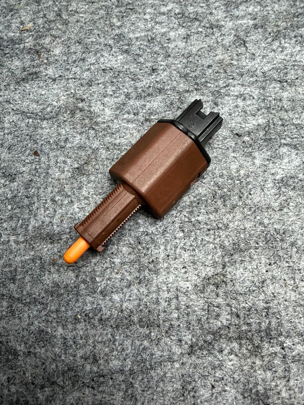 ♦️17-23 TESLA MODEL 3 BRAKE PEDAL STOP LIGHT LAMP SWITCH OEM, 1044681-00-B