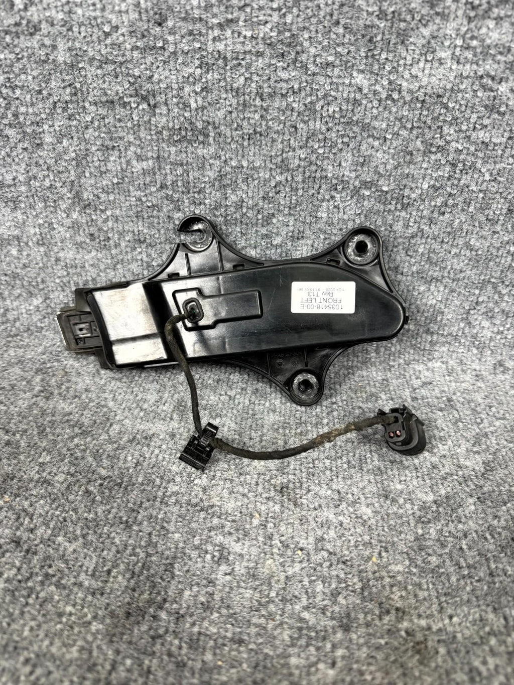 16-20 Tesla Model X Front Left Side Exterior Door Handle OEM, 1035418-00-E
