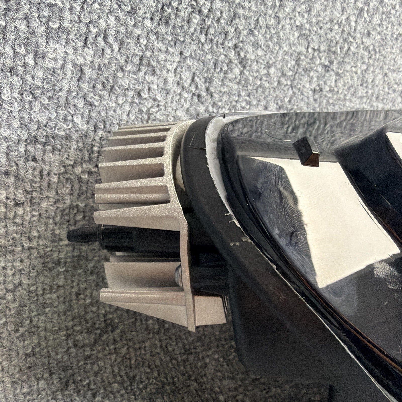 10-22 Tesla Model 3-Y Headlamp Assembly Up-Level Right Hand 2085750-00-A OEM