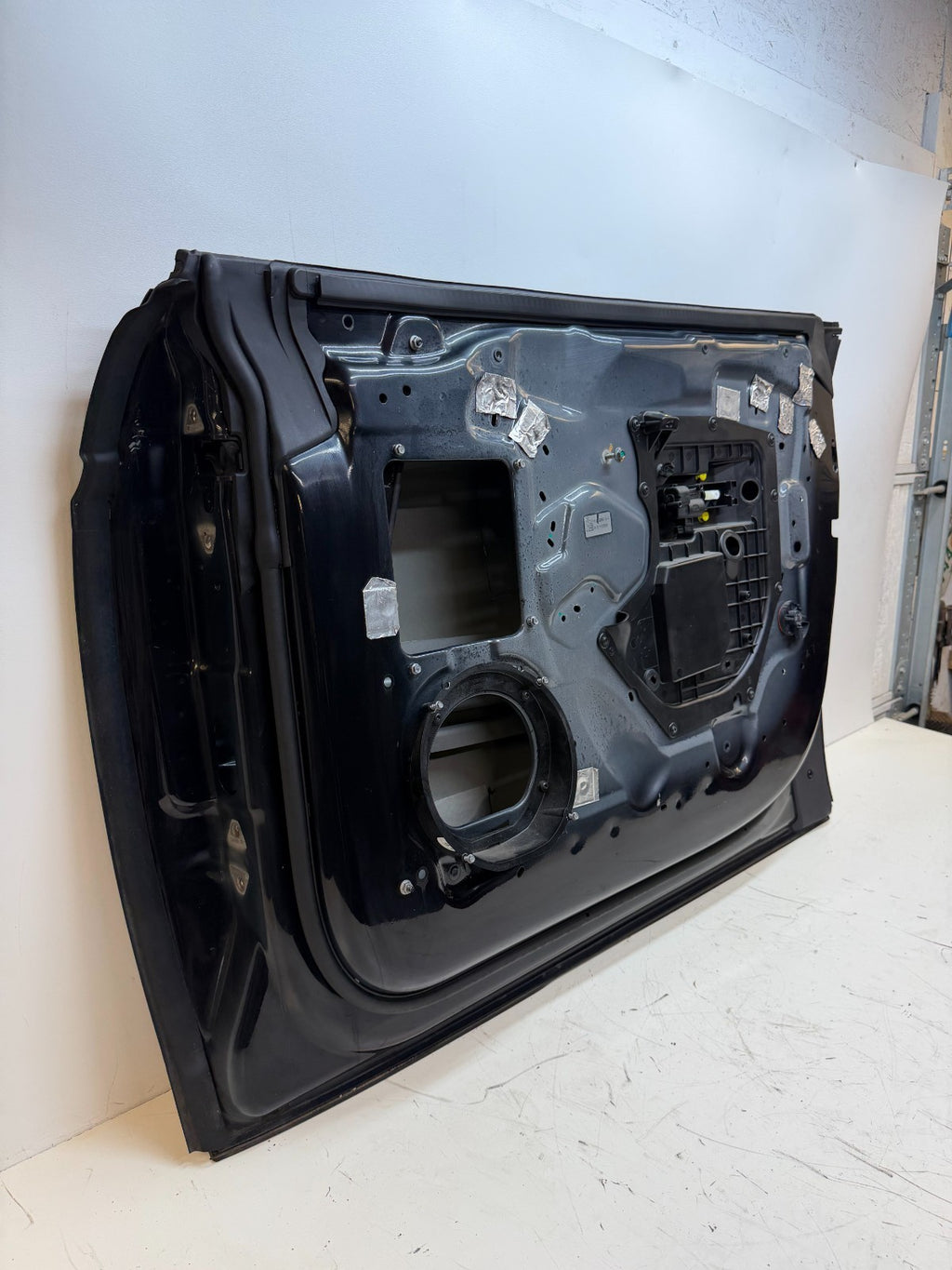 2016-2020 Tesla Model X Front Passenger Right Door Shell Panel OEM 1009907-00-G