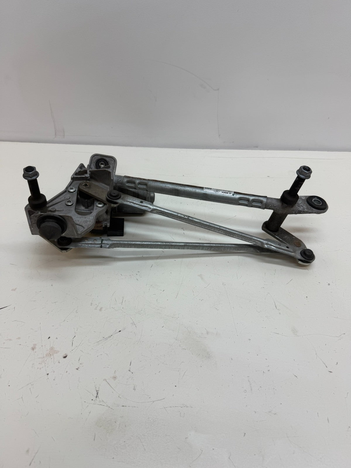 20 - 24 TESLA MODEL Y WINDSHIELD WIPER TRANSMISSION LINKAGE & MOTOR 1490242-00-A