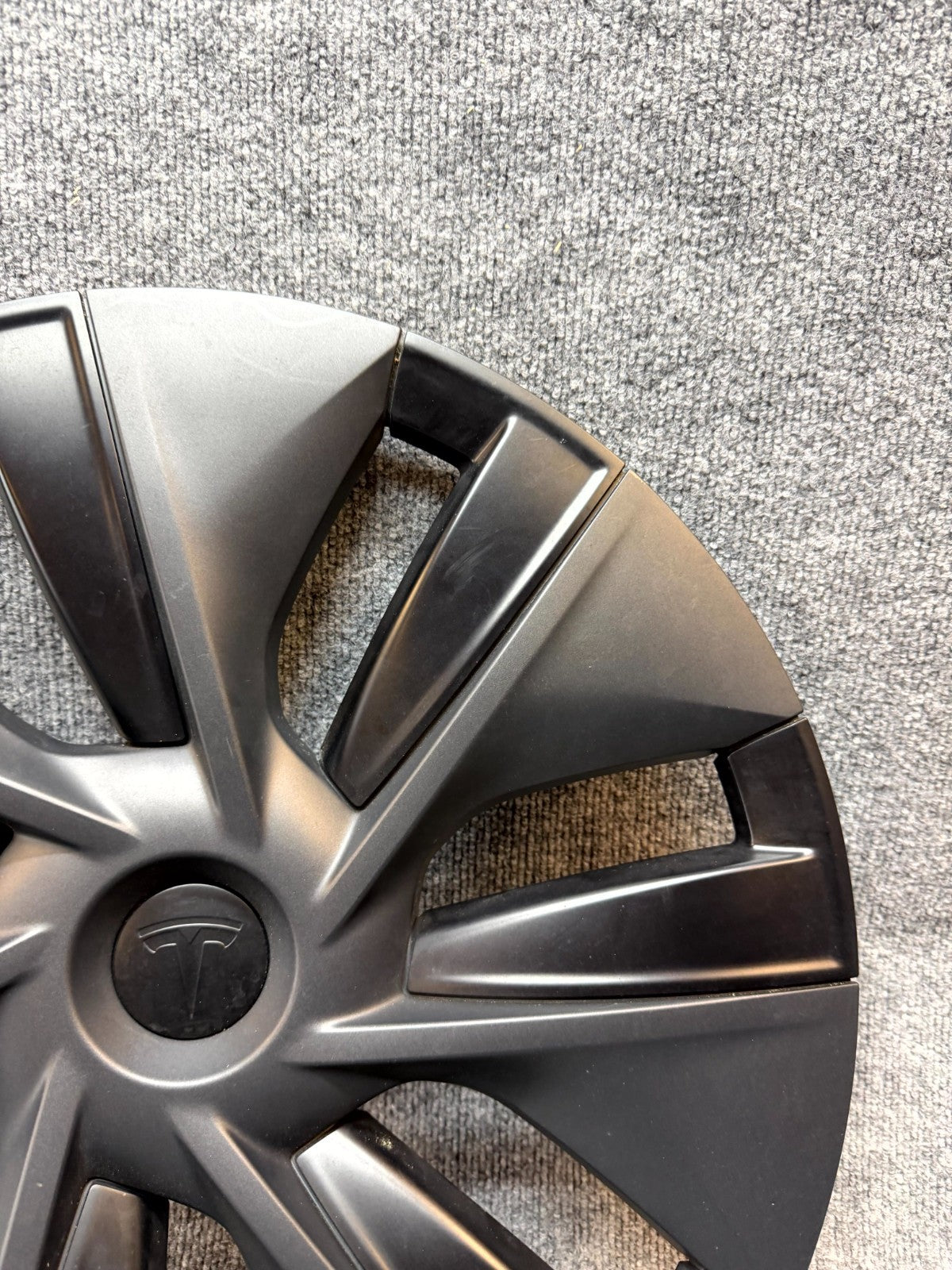 2020 - 2024 TESLA MODEL Y GEMINI WHEEL RIM HUBCAP COVER OEM, 1044235-00-C