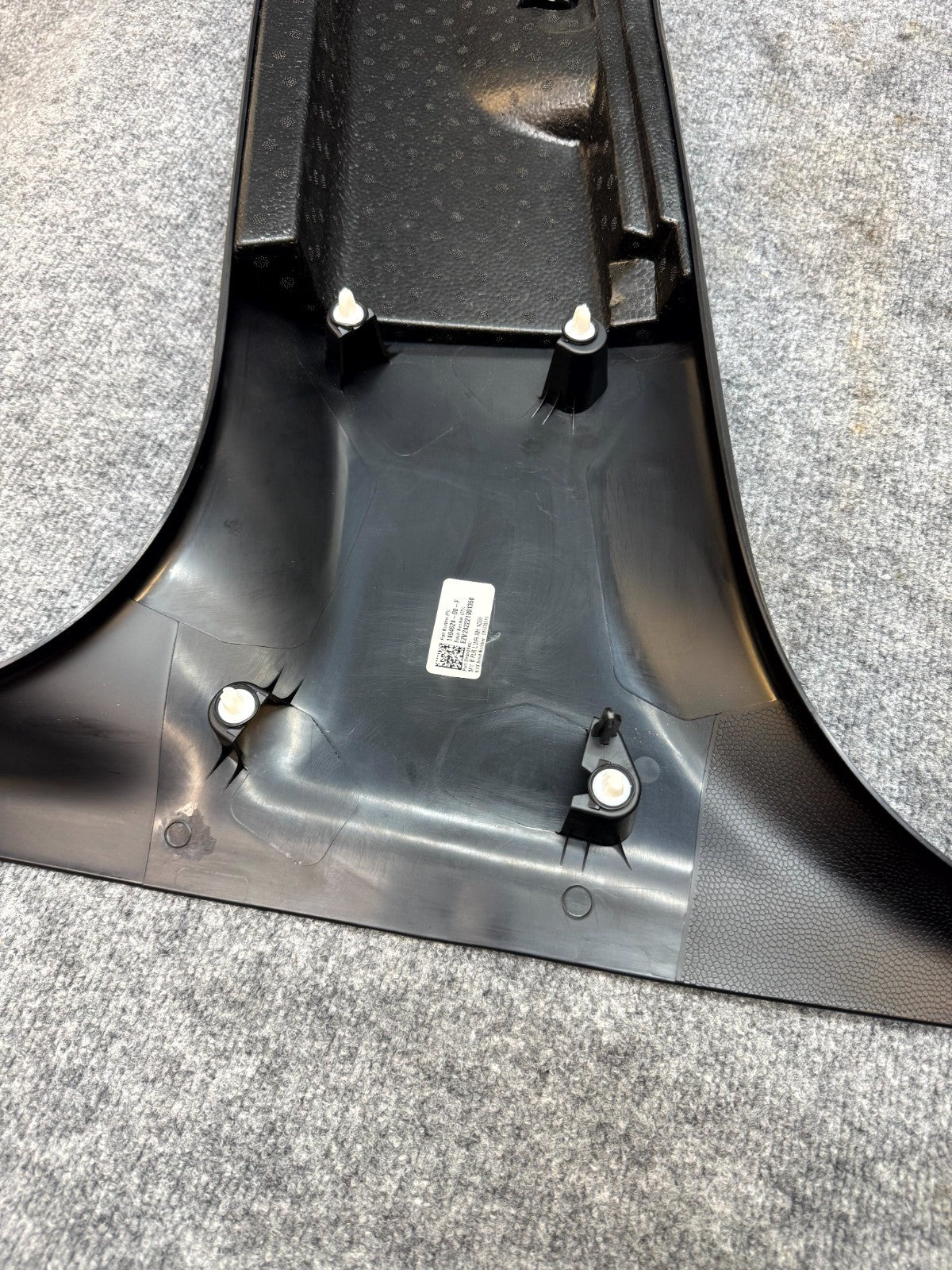 20-24 TESLA MODEL Y RIGHT SIDE B-PILLAR LOWER COVER TRIM PANEL OEM, 1494624-00-F