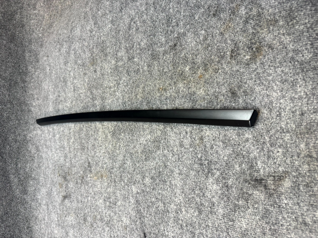2020 - 2024 TESLA MODEL Y REAR LEFT DOOR WINDOW MOLDING TRIM OEM, 1495722-00-B