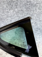 ♦️17-23 TESLA MODEL 3 REAR RIGHT QUARTER WINDOW GLASS W/ MOLDING OEM, 43R-011570