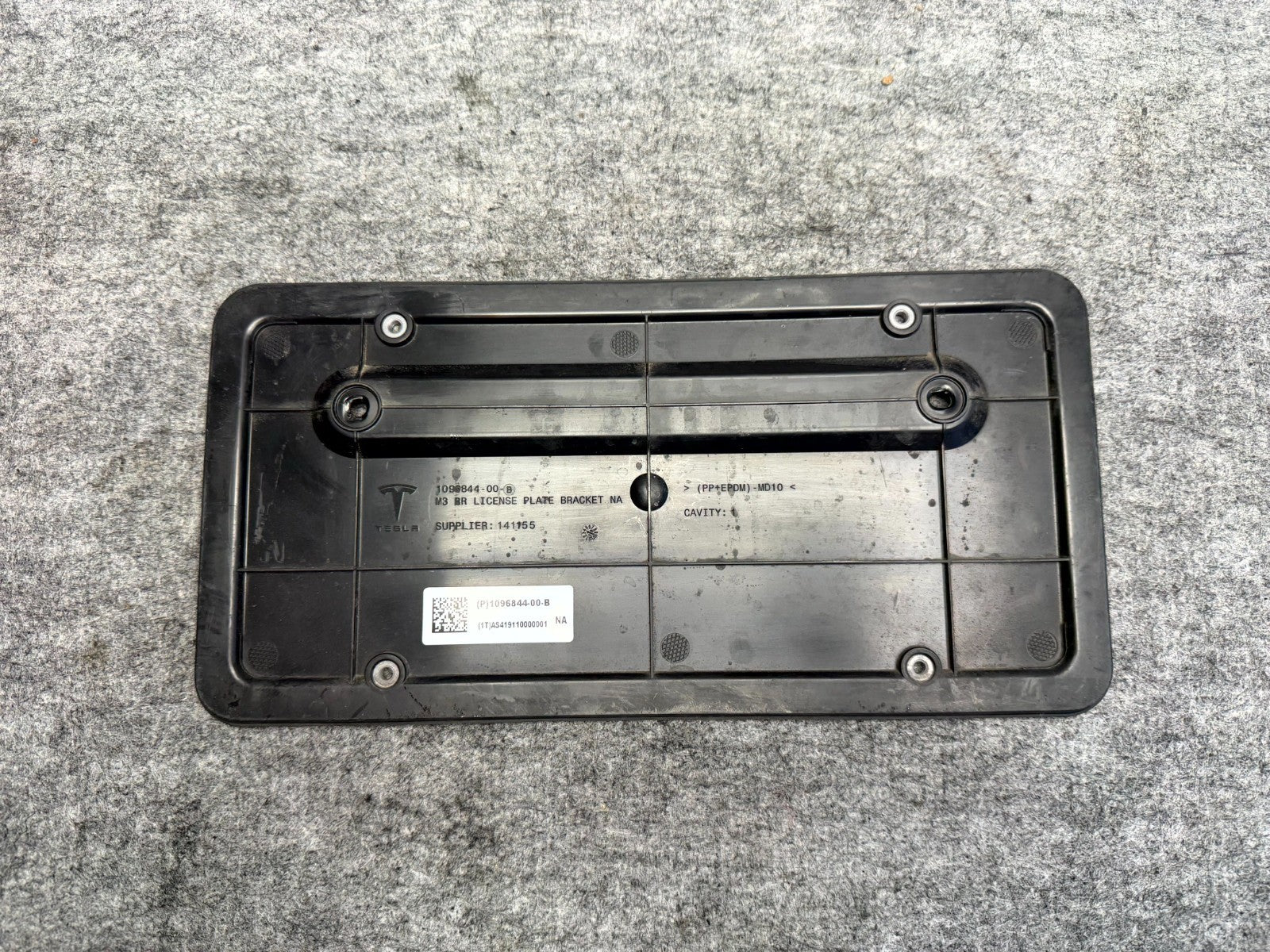 ♦️2017-2023 TESLA MODEL 3 Y REAR LICENSE PLATE HOLDER BRACKET OEM, 1096844-00-B