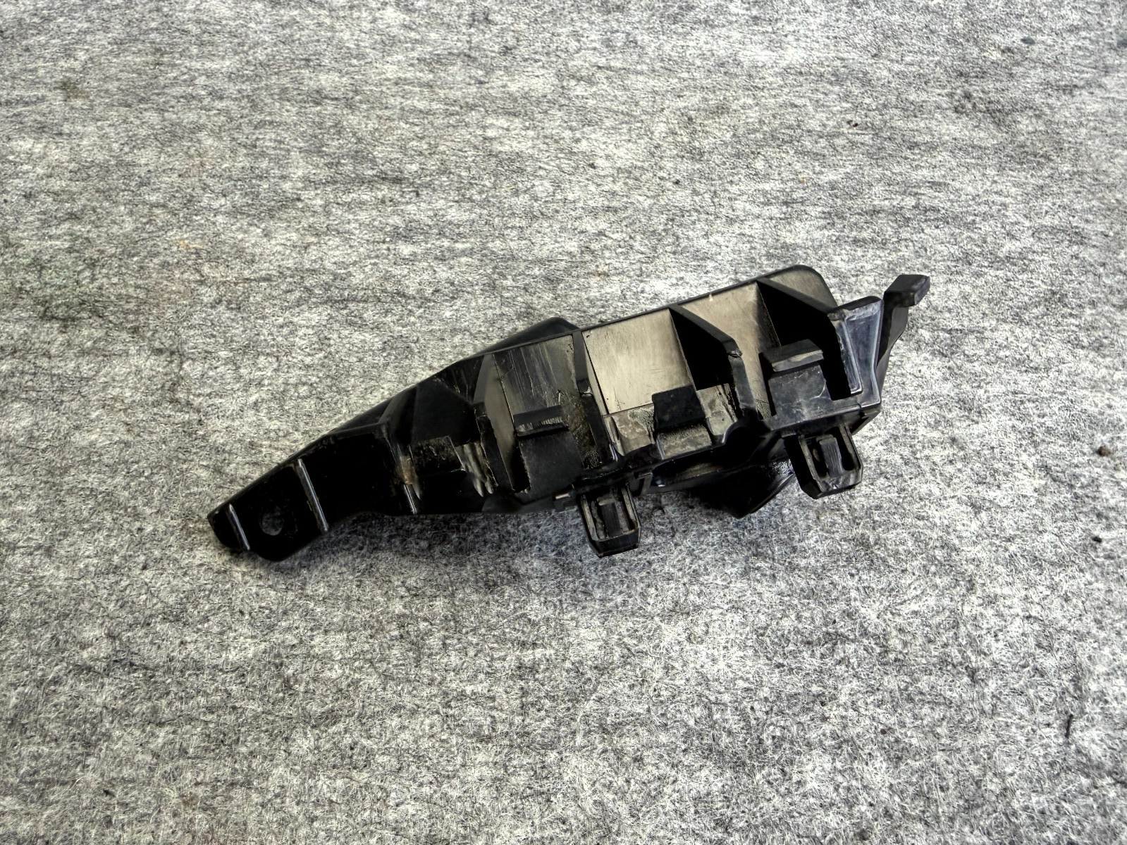 ♦️12-20 TESLA MODEL S LEFT FASCIA FENDER MOUNT SUPPORT BRACKET OEM, 6005888-00-D