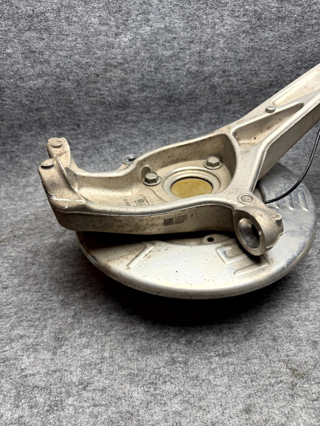 ♦️17-23 TESLA MODEL 3 FRONT LEFT SIDE SPINDLE KNUCKLE WHEEL HUB OEM, 104431100E