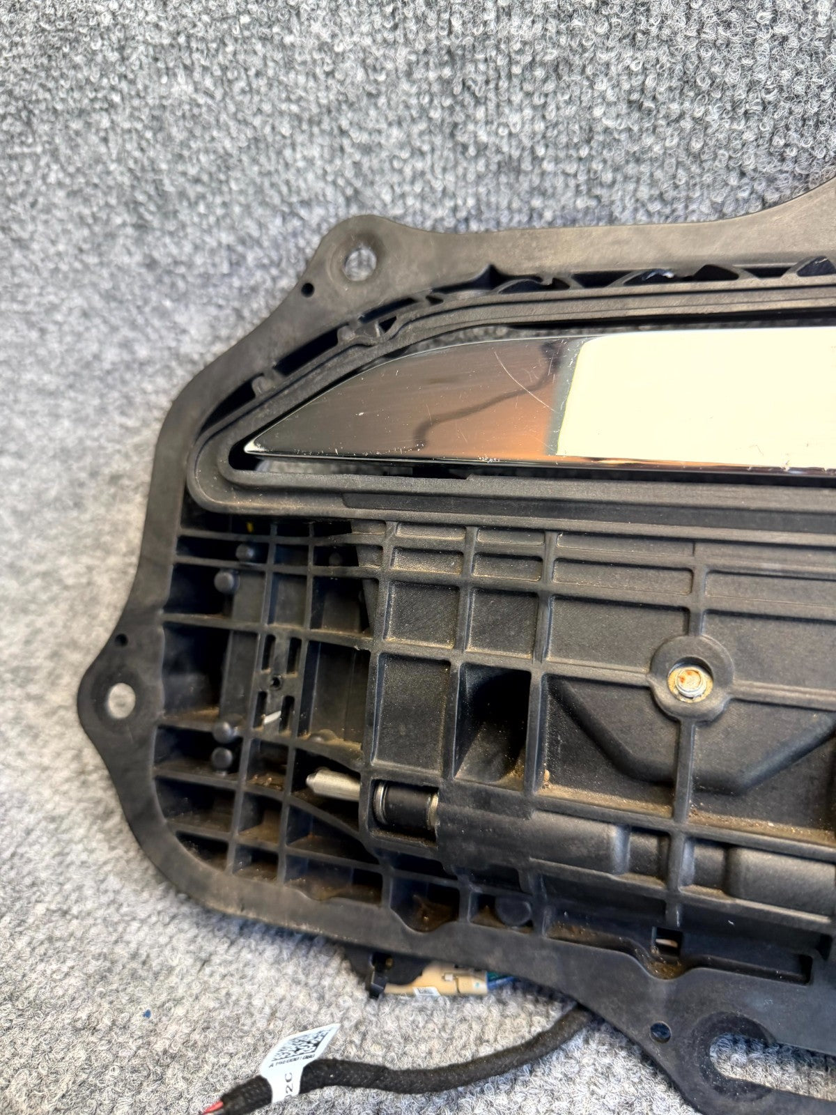 2012-2016 TESLA MODEL S REAR LEFT SIDE EXTERIOR DOOR HANDLE OEM, 1007375-00-L