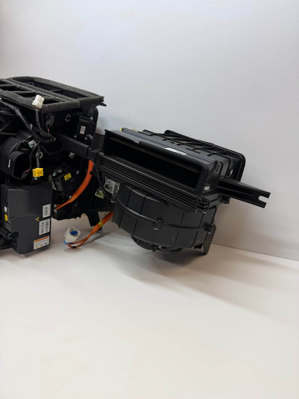 16-20 TESLA MODEL S FRONT HVAC AC CLIMATE HEATER BLOWER HOUSING BOX 1116135-00-B