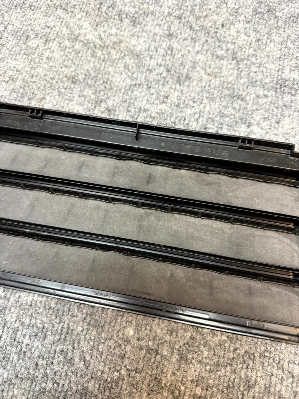 2017-2023 TESLA MODEL Y/3 AIR EXTRACTOR CABIN VENT GRILLE BLACK OEM, 109875100C