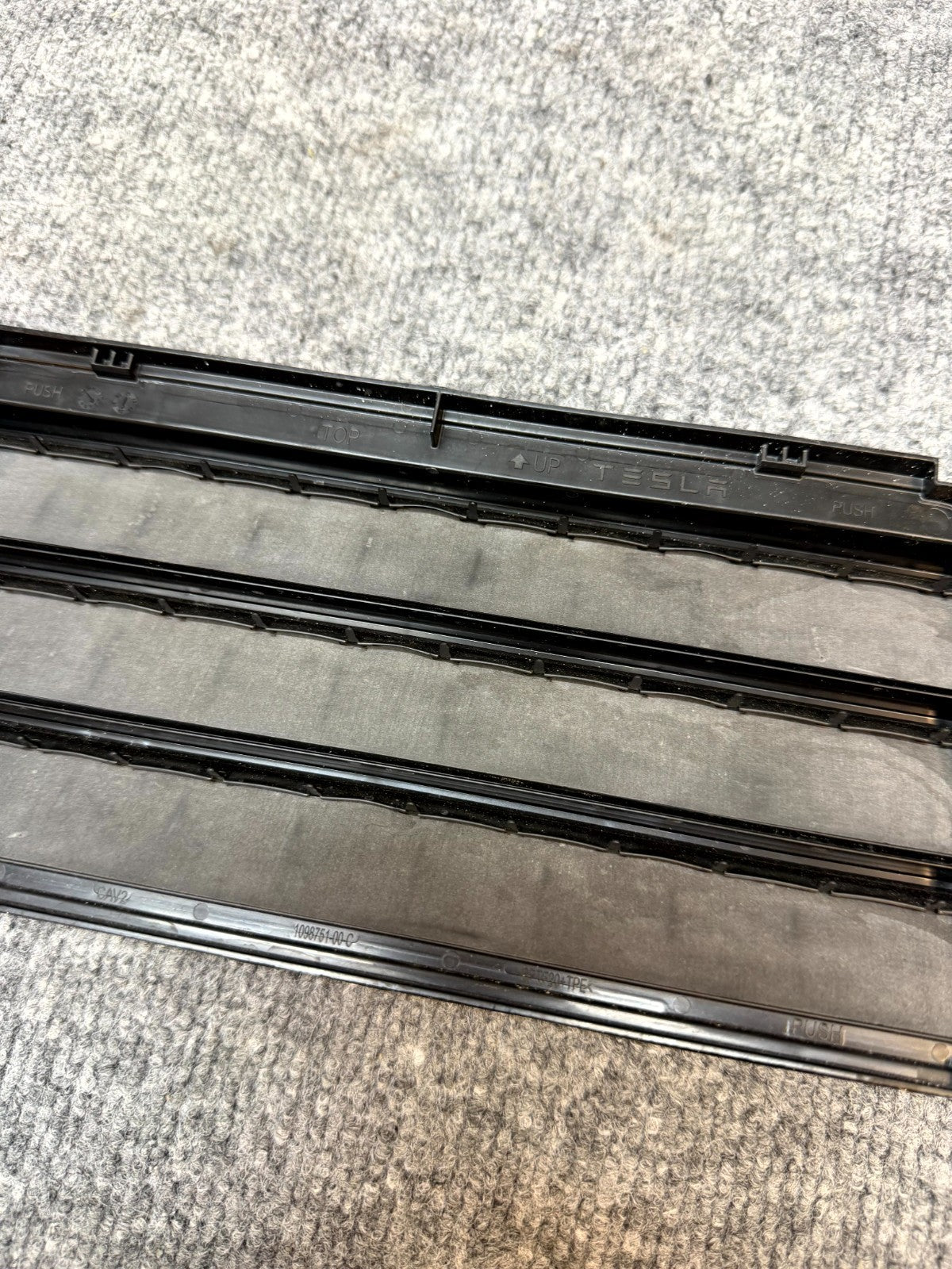 2017-2023 TESLA MODEL Y/3 AIR EXTRACTOR CABIN VENT GRILLE BLACK OEM, 109875100C