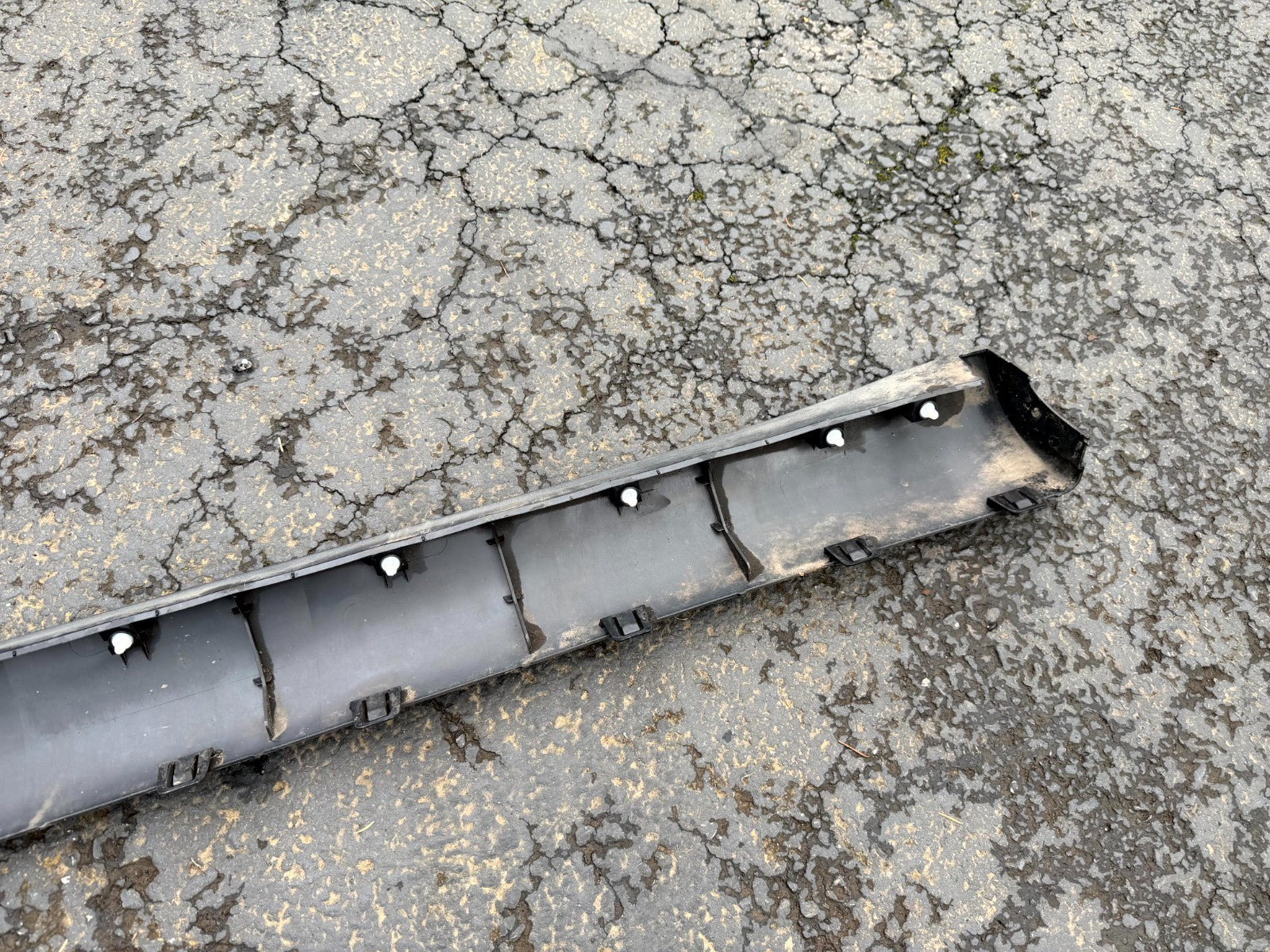 ♦️2020-2024 TESLA MODEL Y LEFT SIDE SKIRT ROCKER COVER MOLDING OEM 1497740-00-B
