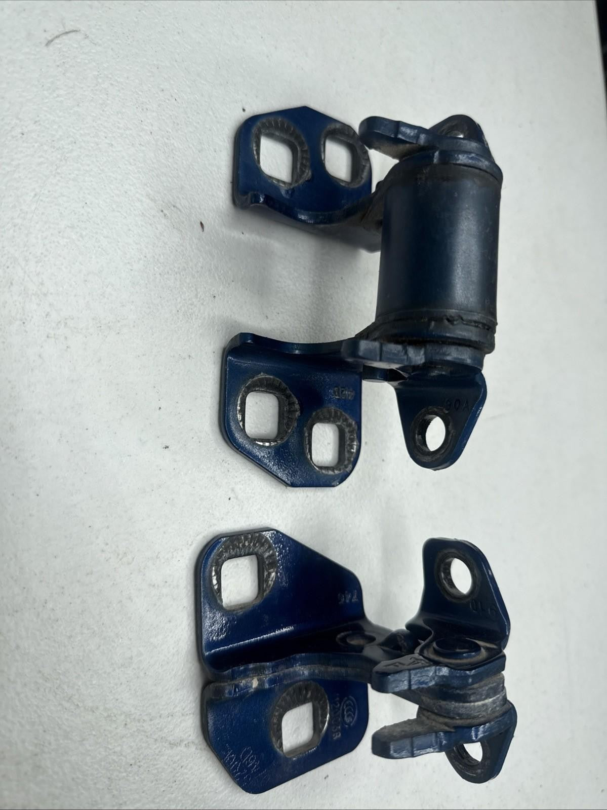 ♦️12-20 TESLA MODEL S FRONT LEFT UPPAR AND LOWER DOOR HINGE CLOUSER ASSIST OEM