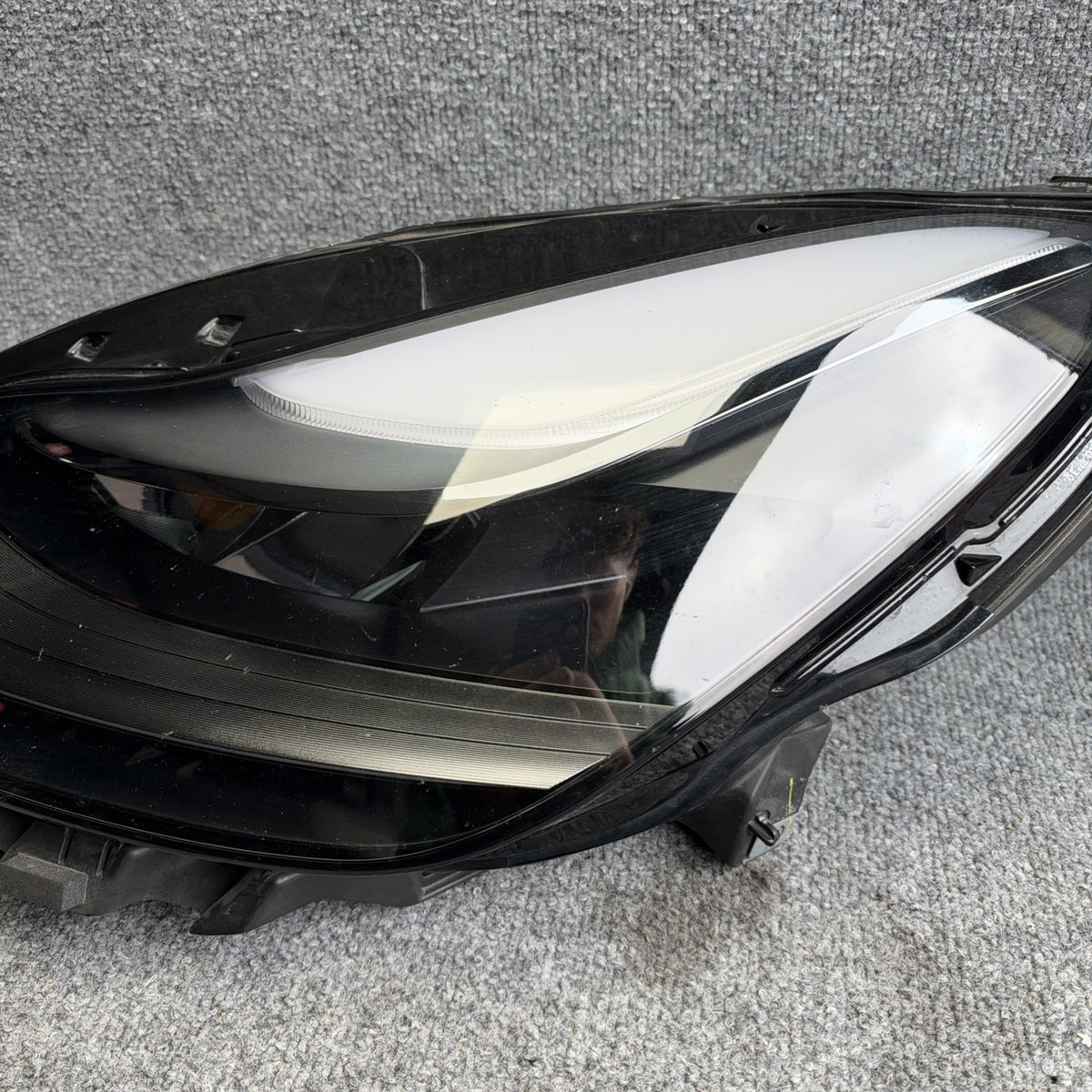 20-24 Tesla Model Y-3 Front Left Headlight Projector Headlamp LH 1514952-00-E